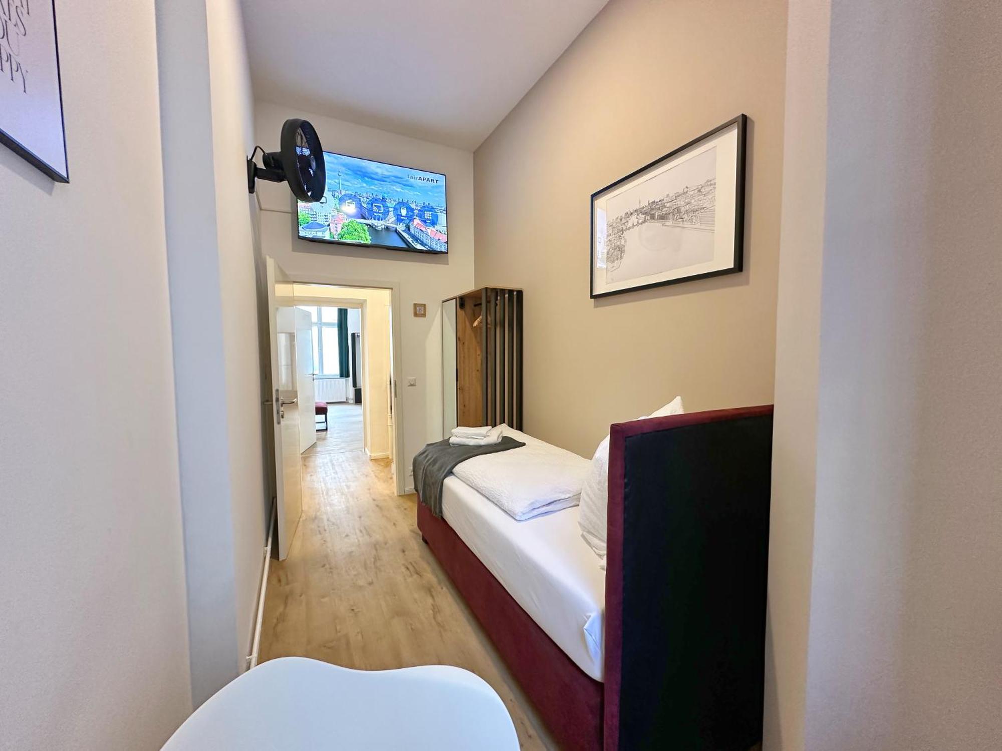 Fairapart 5 Rooms, 2 Baths, 120sq M Prenzlauer Berg Apartment